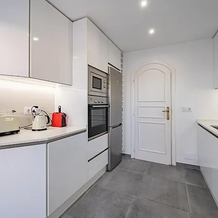 Con Piscina Privada Y Jardin Holiday home