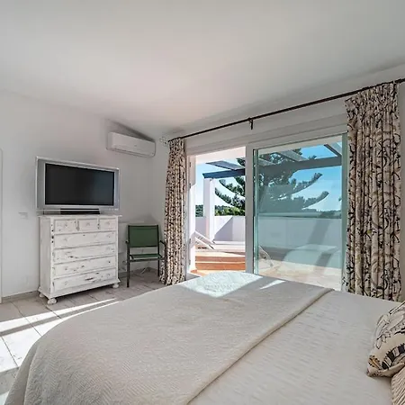 Con Piscina Privada Y Jardin Holiday home *