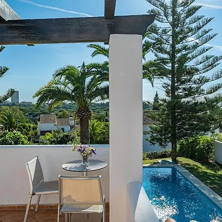 Con Piscina Privada Y Jardin *