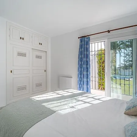 Con Piscina Privada Y Jardin Holiday home *